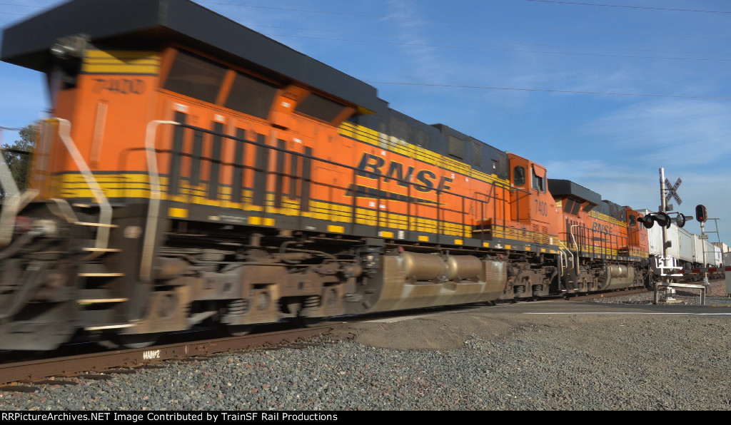 BNSF 7400